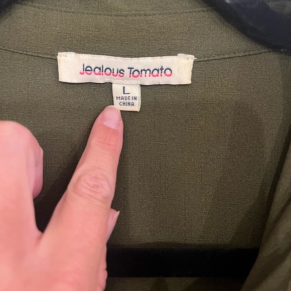 Size large button and waist tie top - Picture 2 of 3